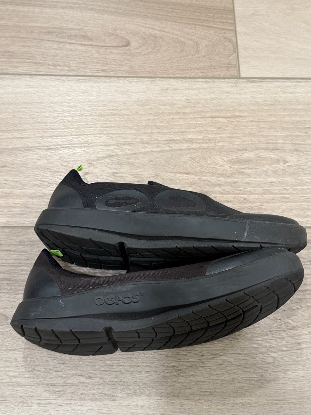 OOfos OOmg Eezee Low Top Comfort Recovery Shoe Black Size 12 - Picture 3 of 8